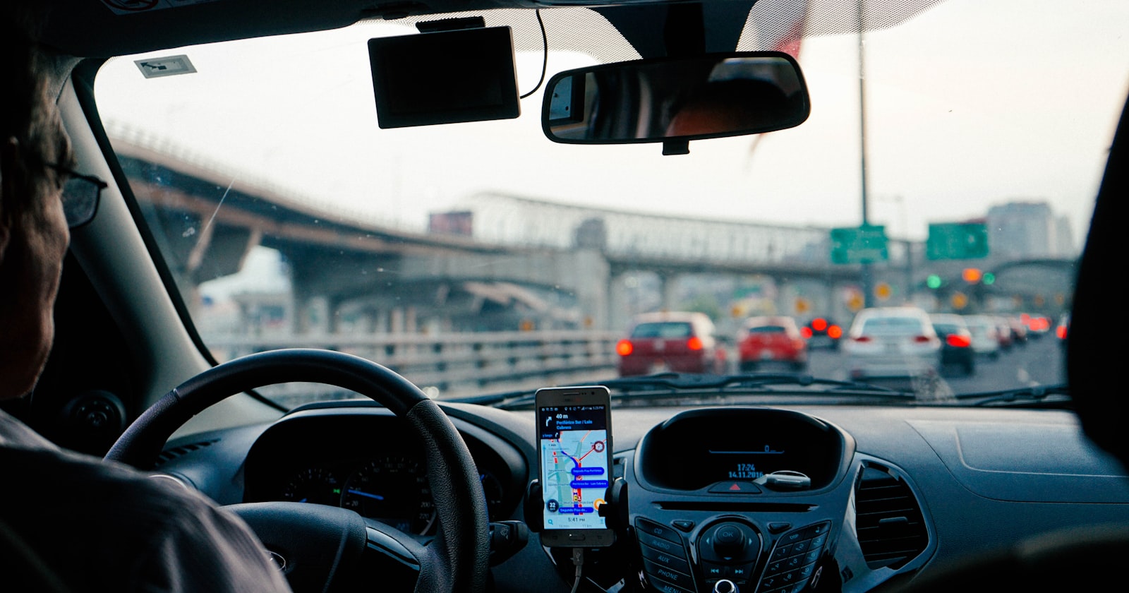車内でiPhoneを設定する
