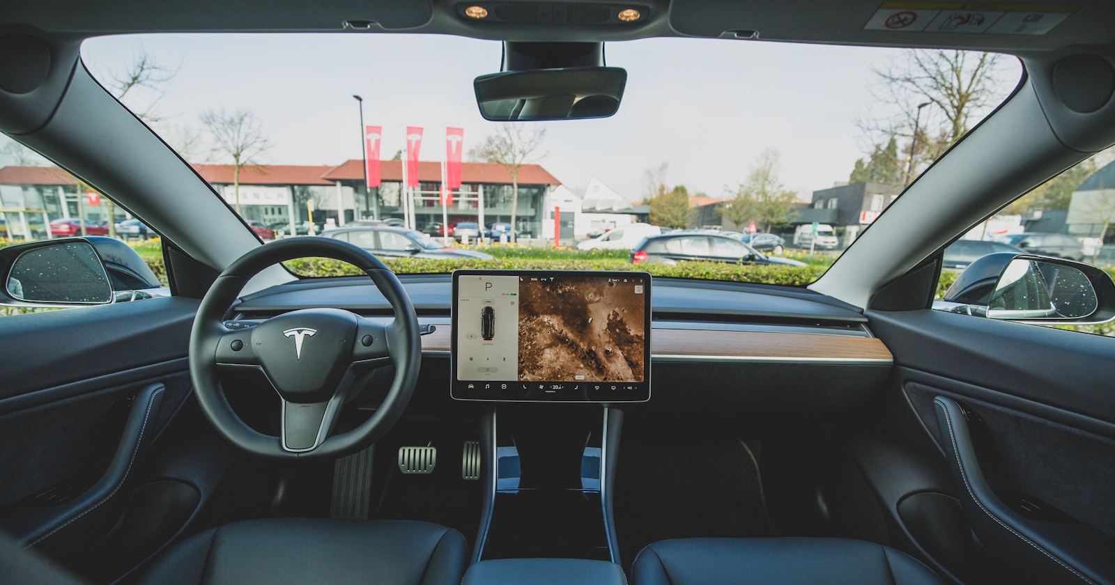 Tesla Innenraum mit Touchscreen